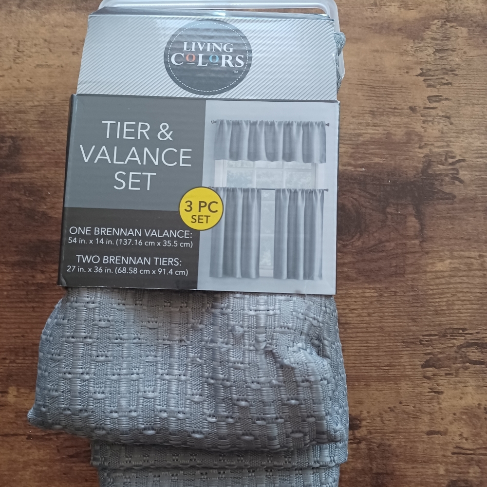 Living Colors Tier and valance 3 pc set